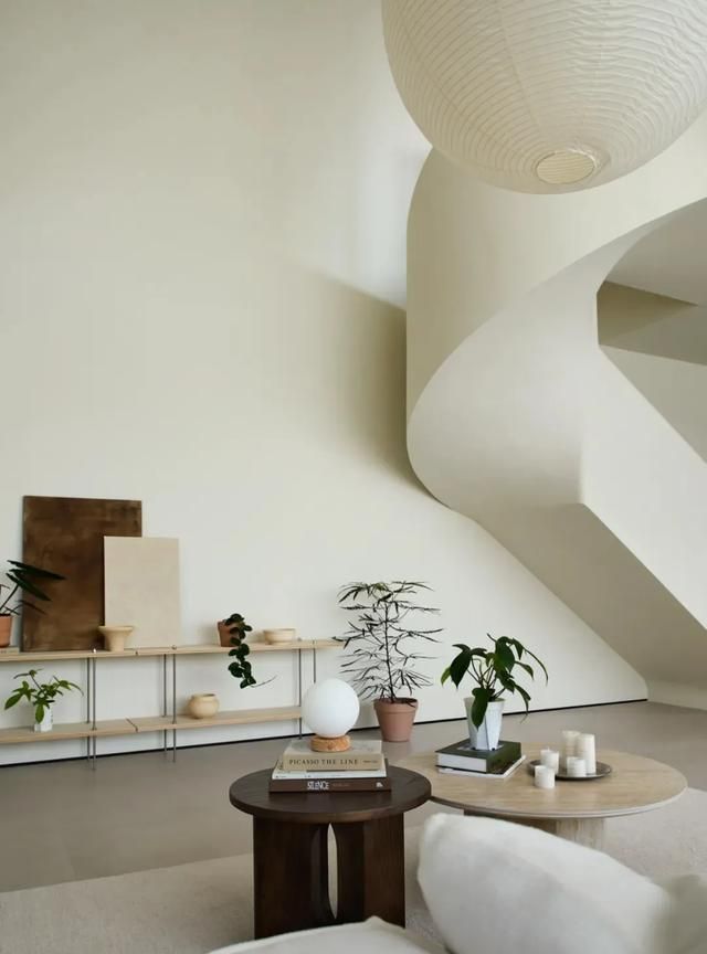 奶油轻侘寂,把日子过成私人艺术展的治愈哲学 奶油轻侘寂,将生活过成一场私人艺术展 - 家居知识