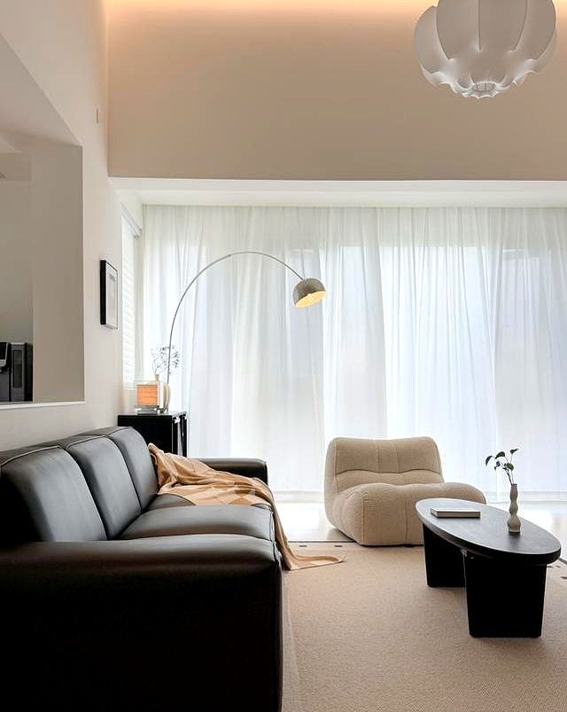 极简黑白，演绎家的高级松弛感 当黑白碰撞，不是单调，而是质 - 家居知识