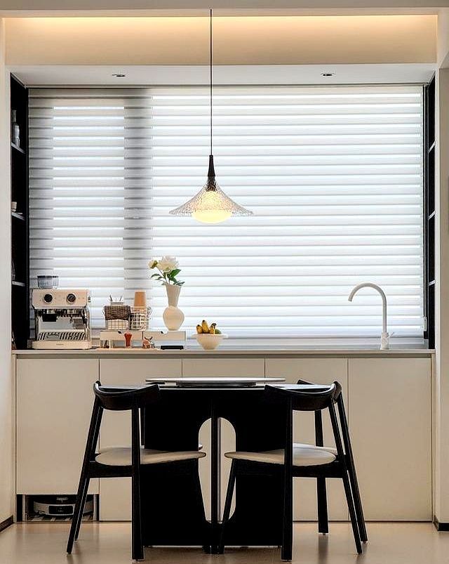 极简黑白，演绎家的高级松弛感 当黑白碰撞，不是单调，而是质 - 家居知识