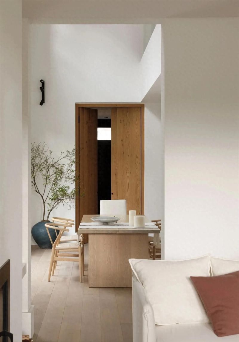 原木风豪宅融入侘寂美学，打造自然禅意空间