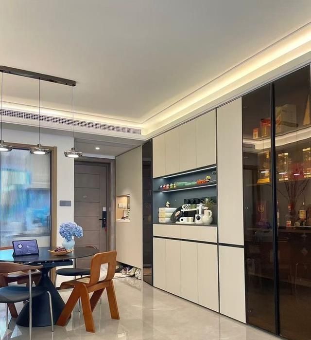 浙江女子120m²新家走红,电视柜设计引全网模仿,高级感拉满 浙江一女子晒出120m²的家,仅电视柜就让无数人效仿,太高级了 - 家居知识