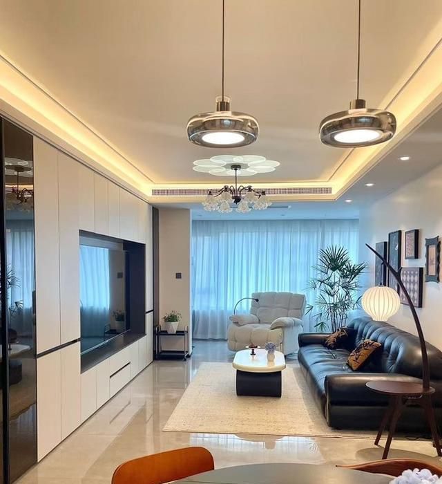 浙江女子120m²新家走红,电视柜设计引全网模仿,高级感拉满 浙江一女子晒出120m²的家,仅电视柜就让无数人效仿,太高级了 - 家居知识