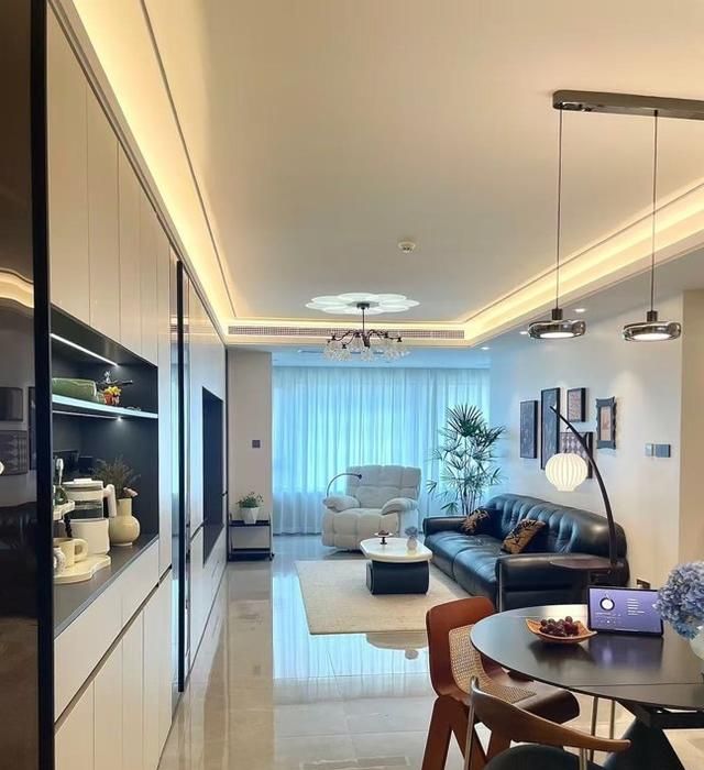 浙江女子120m²新家走红,电视柜设计引全网模仿,高级感拉满 浙江一女子晒出120m²的家,仅电视柜就让无数人效仿,太高级了 - 家居知识