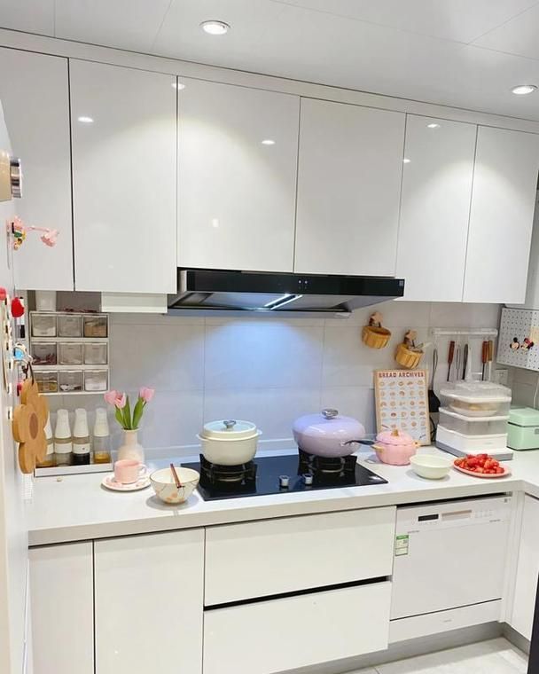 悬空电视柜引夫妻争执,完工效果惊艳众人! 老公坚决不要传统客厅,做了悬空电视柜,大吵一架!完工后无敌了 - 家居知识