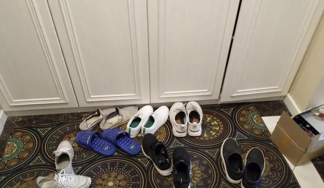 玄关柜必做凹格设计,实用至上非花哨 若再装修,玄关柜我一定要做“凹格”,不是花里胡哨,是真实用 - 家居知识