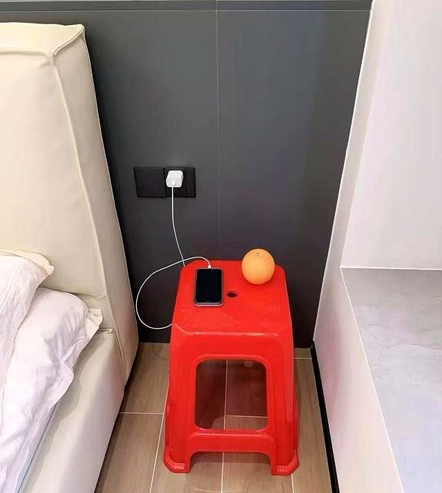 传统床头柜没人要了！年轻人的10种新做法，省钱实用还好看 - 家居知识