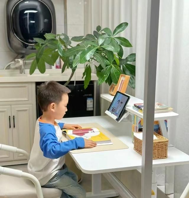 安徽一女子坚持轻硬装,只用10w搞定美式风格的家,结果丑哭了 - 今日头条 安徽一女子坚持轻硬装,只用10w搞定美式风格的家,结果丑哭了 - 家居知识