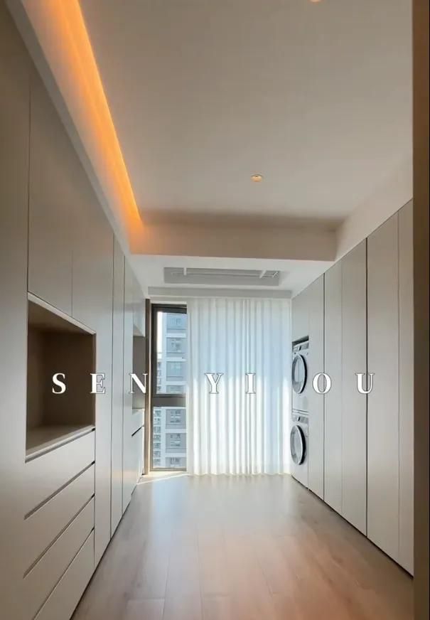 年轻人太会了！「洗烘机衣帽间一体化」设计，收纳力和颜值封神！ - 家居知识