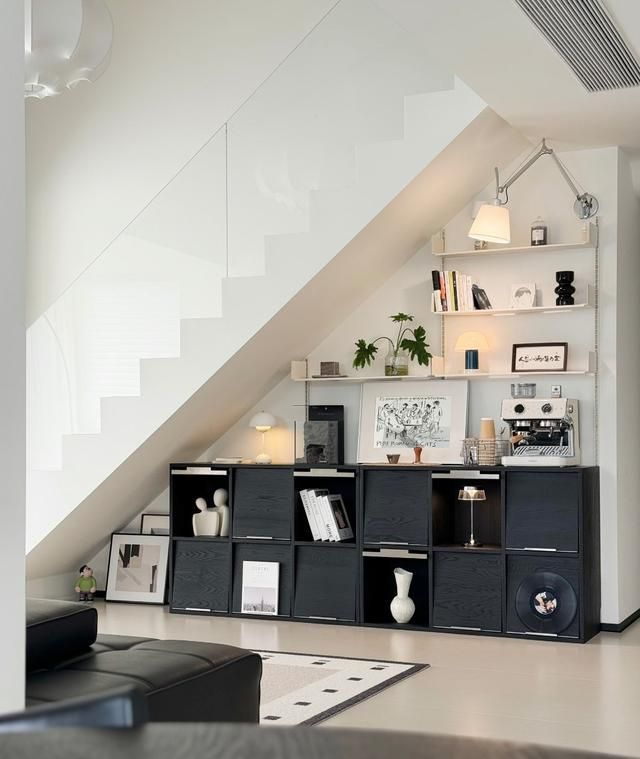 106㎡极简风装修获赞无数,屋主直言,再装100次也不换风格! 普通人106㎡装成这样很满意,再装修100次!依然坚定选择极简风: - 家居知识