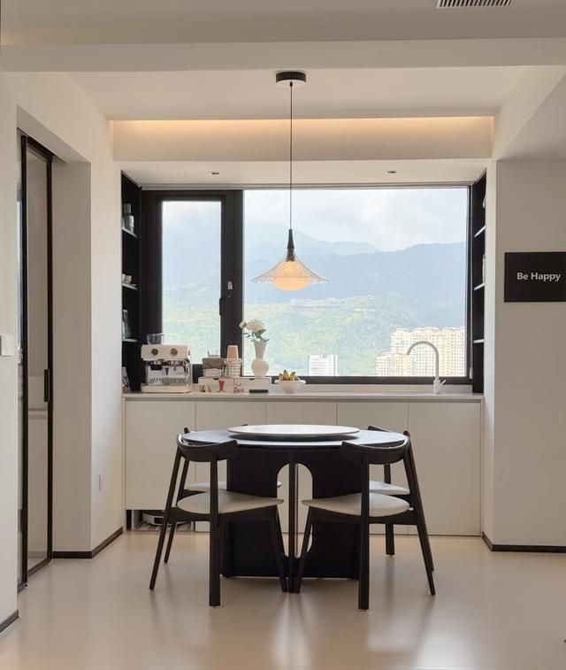 106㎡极简风装修获赞无数,屋主直言,再装100次也不换风格! 普通人106㎡装成这样很满意,再装修100次!依然坚定选择极简风: - 家居知识