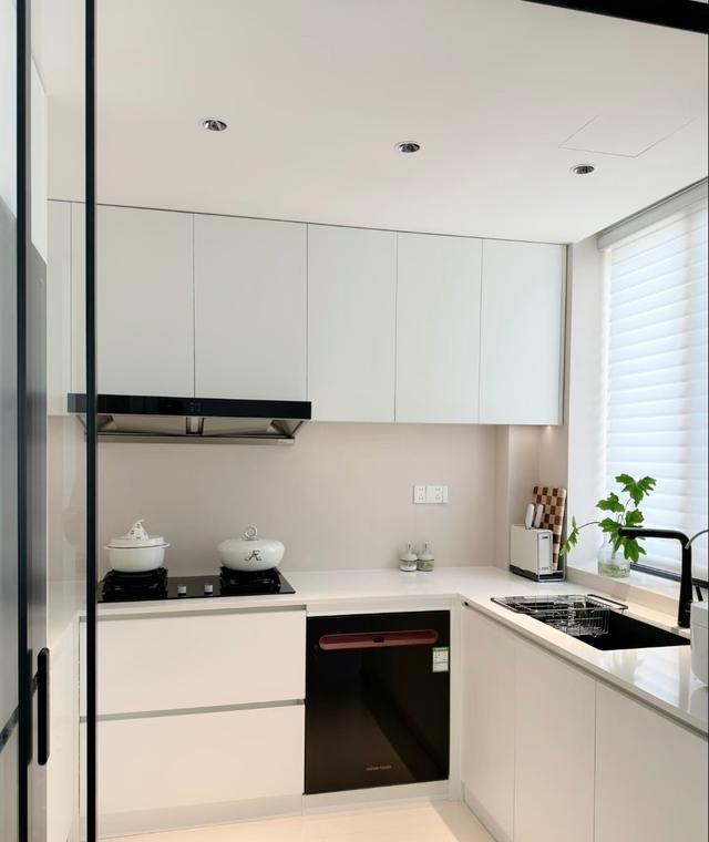 106㎡极简风装修获赞无数,屋主直言,再装100次也不换风格! 普通人106㎡装成这样很满意,再装修100次!依然坚定选择极简风: - 家居知识