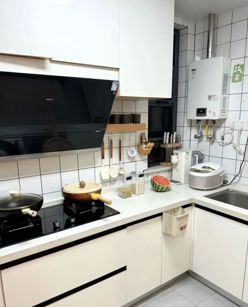 奶油风邂逅烟火气,开放式布局打造越住越大的家 当奶油风撞上烟火气,一体化开放式布局,让家越住越大 - 家居知识