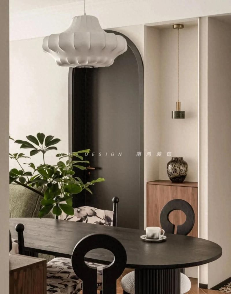 轻法式混搭中古风，御湖半岛102㎡把收纳变成艺术