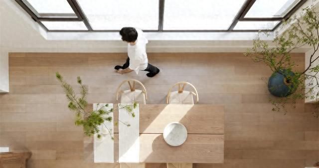 原木风豪宅融入侘寂美学，自然与禅意完美碰撞