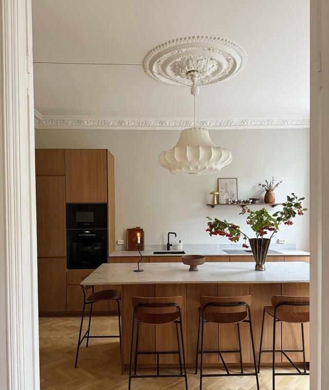 挪威女主的复古现代家,浪漫与精致的温柔邂逅 挪威女主的家,复古现代的装饰点亮满屋浪漫,温柔又透露着精致 - 家居知识