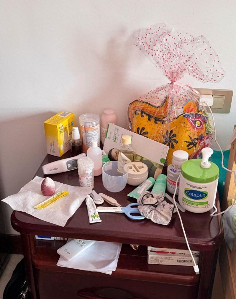 年轻人抛弃传统床头柜，新式做法既高级又实用