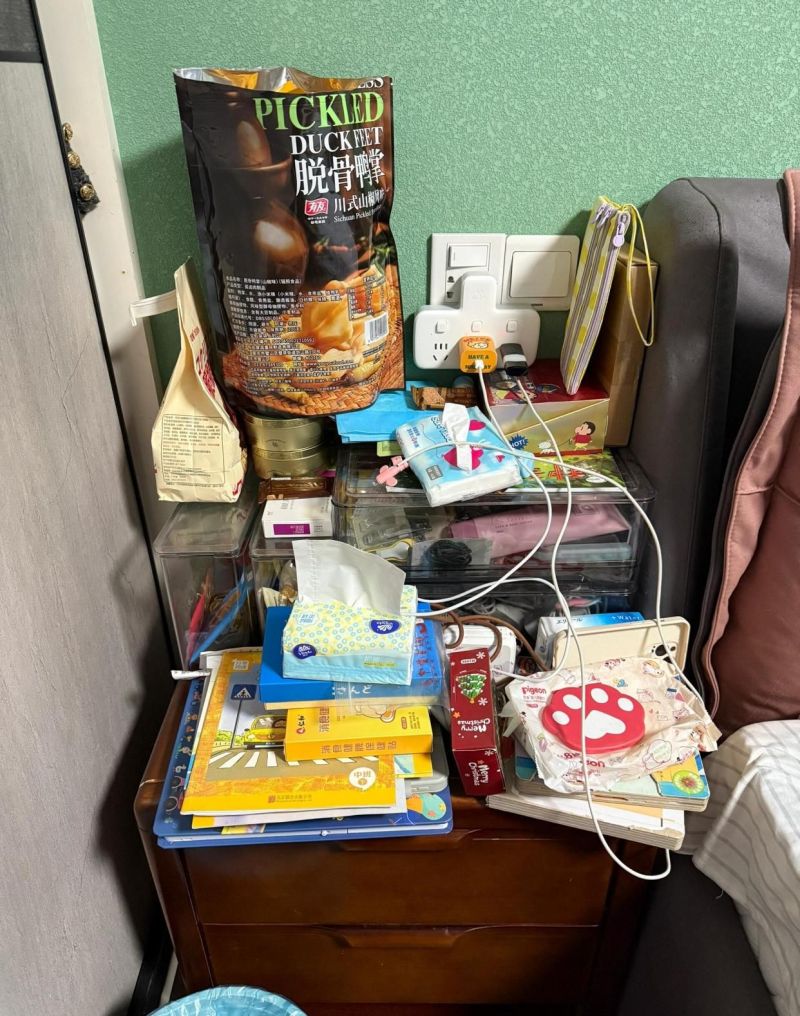 年轻人抛弃传统床头柜,新式做法既高级又实用 “床头柜”已逐渐退出中国家庭!看年轻人的新式做法,高级还实用 - 家居知识