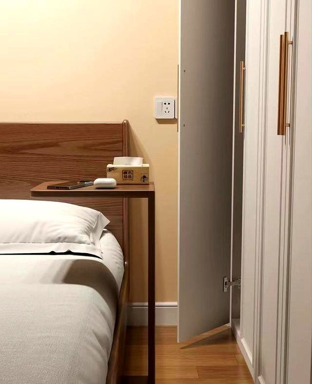 “床头柜”已逐渐退出中国家庭，看看年轻人的做法，高级又实用 - 家居知识