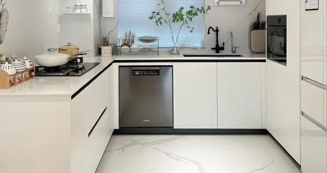 橱柜定制8大隐藏雷区,90%的人踩坑不自知! 橱柜定制翻车实录:这8个‘隐藏雷区’,90%人已中招! - 家居知识