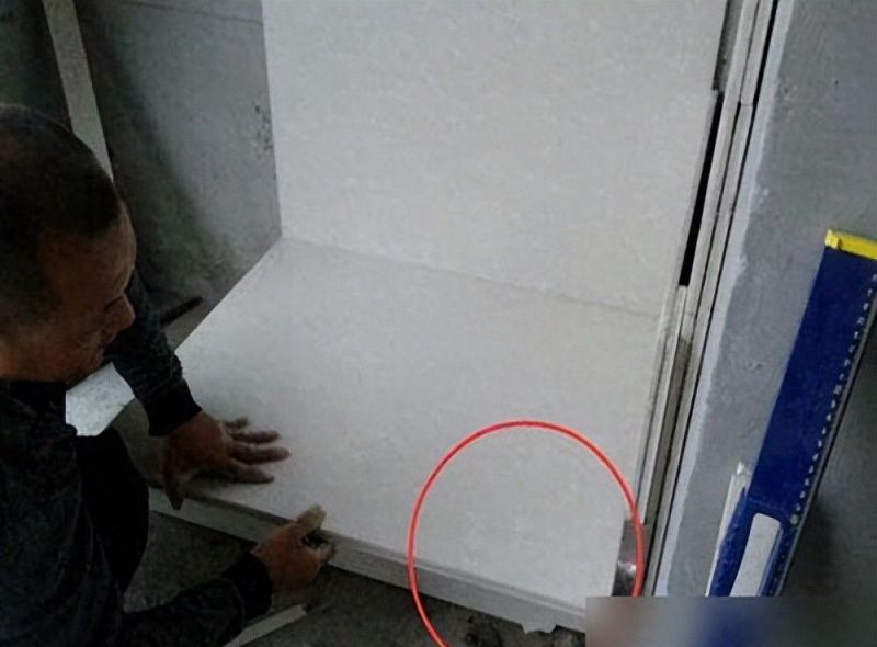 老公执意阳台打柜子遭全家反对，完工后效果惊艳众人