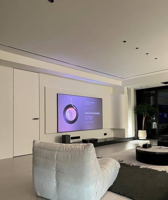 吉林女生打造极简风新家,高级温馨引网友点赞 吉林一女生,坚持装“极简风”,装好后反而显得高级又温馨,晒晒 - 家居知识