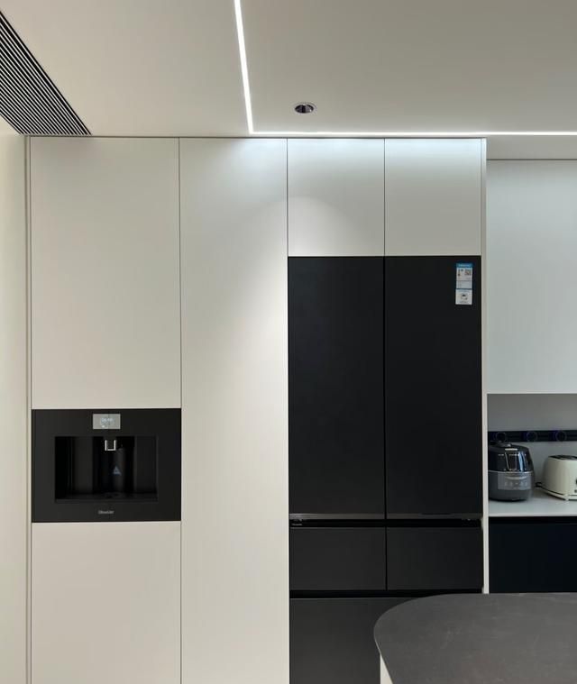 吉林女生打造极简风新家,高级温馨引网友点赞 吉林一女生,坚持装“极简风”,装好后反而显得高级又温馨,晒晒 - 家居知识