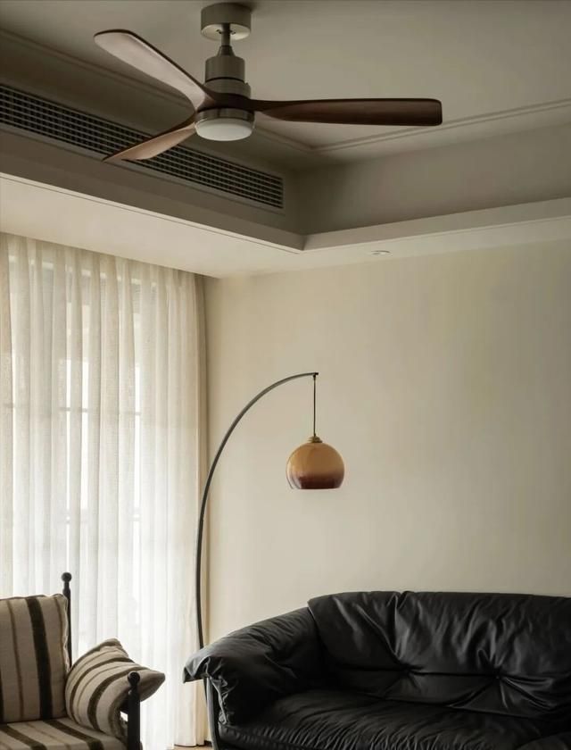 142㎡中古混搭风之家,开放式布局演绎复古与现代的完美碰撞 开放式布局的142㎡中古混搭风之家 - 家居知识