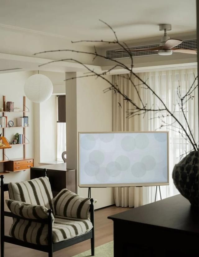 142㎡中古混搭风之家,开放式布局演绎复古与现代的完美碰撞 开放式布局的142㎡中古混搭风之家 - 家居知识