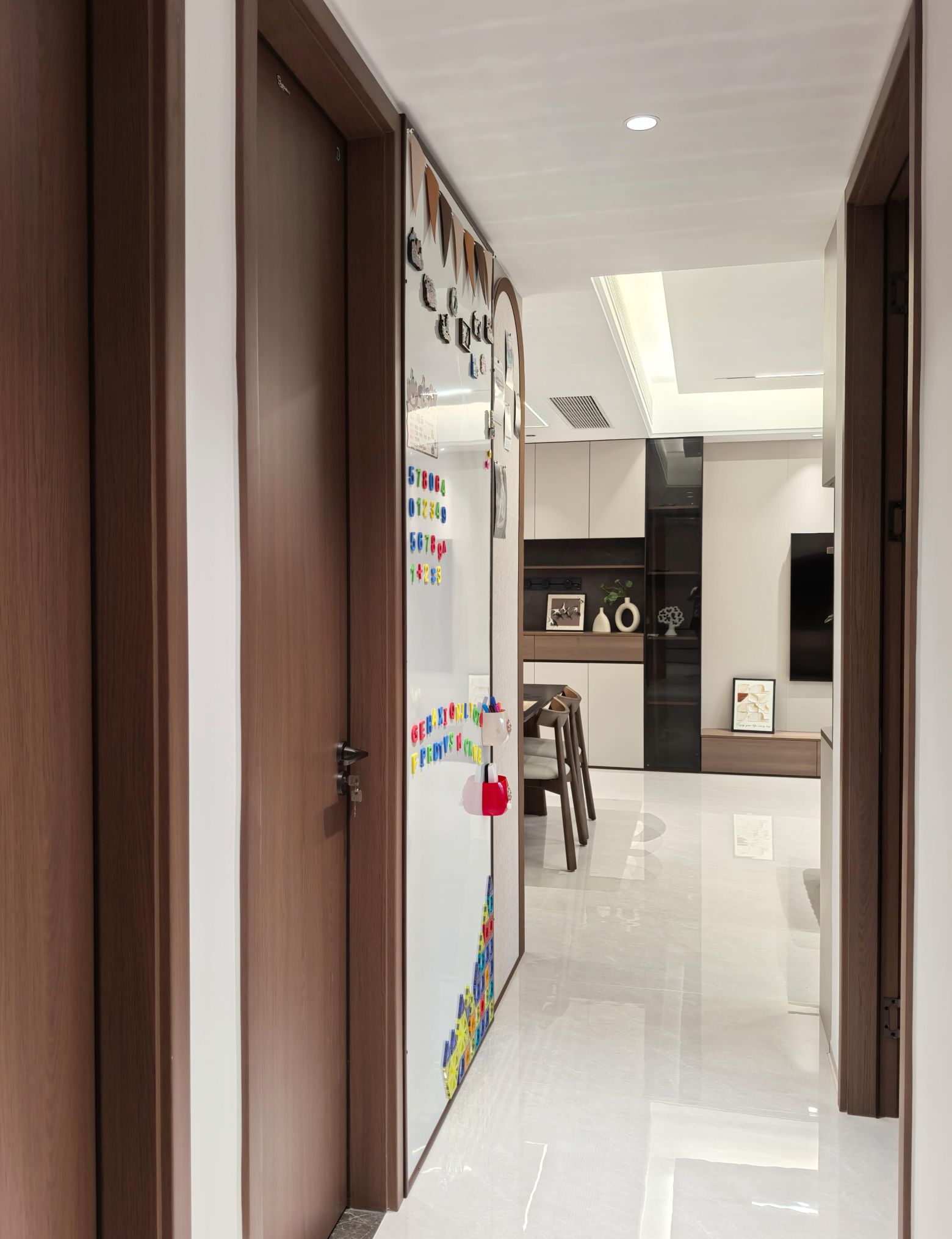 不跟风的家,耐看美学如何超越黑白灰与中古风 不跟风的家,到底有多耐看。看多了黑白灰,中古风,难免审美疲劳 - 家居知识