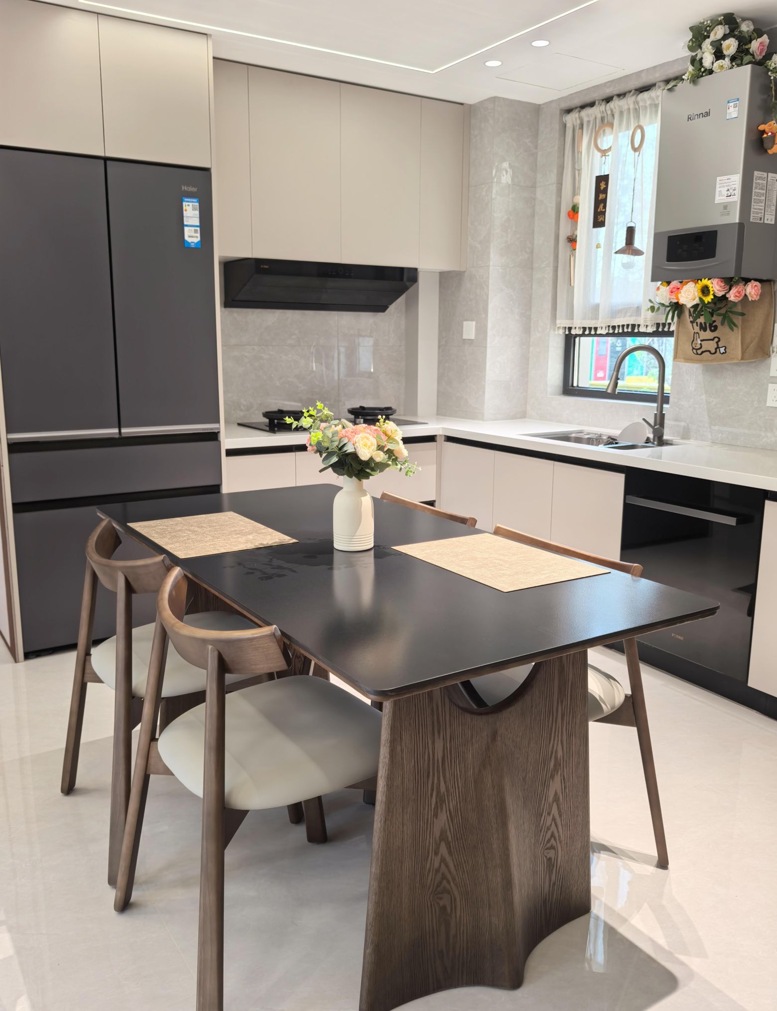 不跟风的家,耐看美学如何超越黑白灰与中古风 不跟风的家,到底有多耐看。看多了黑白灰,中古风,难免审美疲劳 - 家居知识