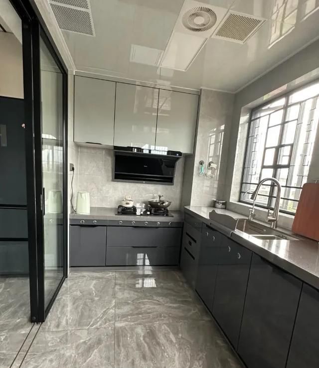 橱柜定制避坑指南,8大隐藏雷区90%业主踩过! 橱柜定制翻车实录:这8个‘隐藏雷区’,90%人已中招! - 家居知识