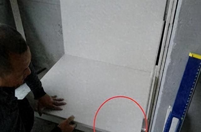 老公执意阳台打柜遭全家反对，完工后效果惊艳众人