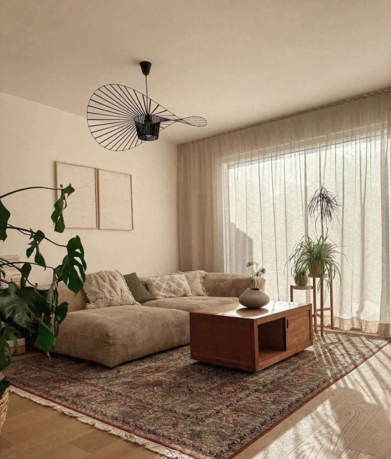 31岁女子巧用中性色与原木风，打造治愈系家居庇护所