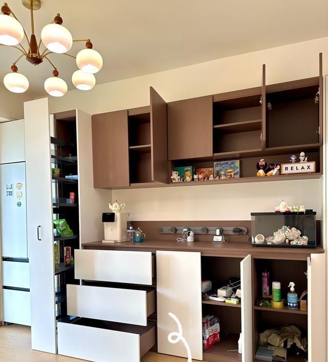 做餐边柜避开3坑+7要点,实用高级不踩雷! 做餐边柜别瞎抄模板!避开3个坑,按这7点做,实用又显高级! - 家居知识