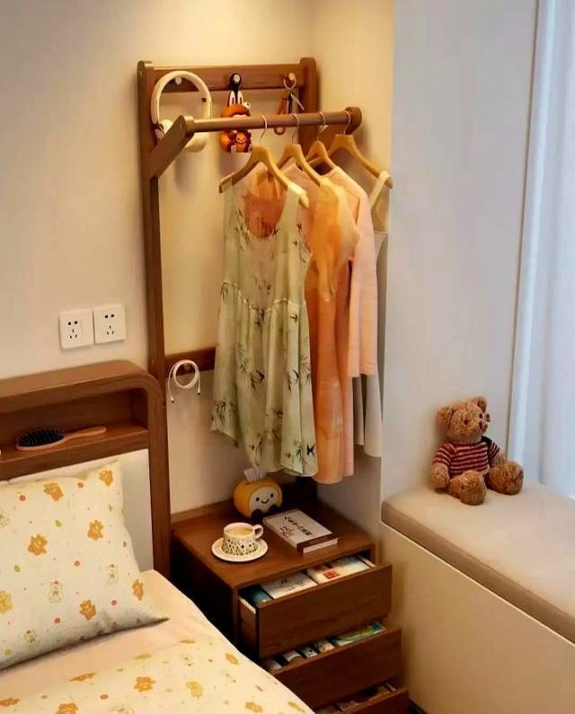 “床头柜”已逐渐退出中国家庭，看看现年轻人的做法，高级又实用 - 家居知识