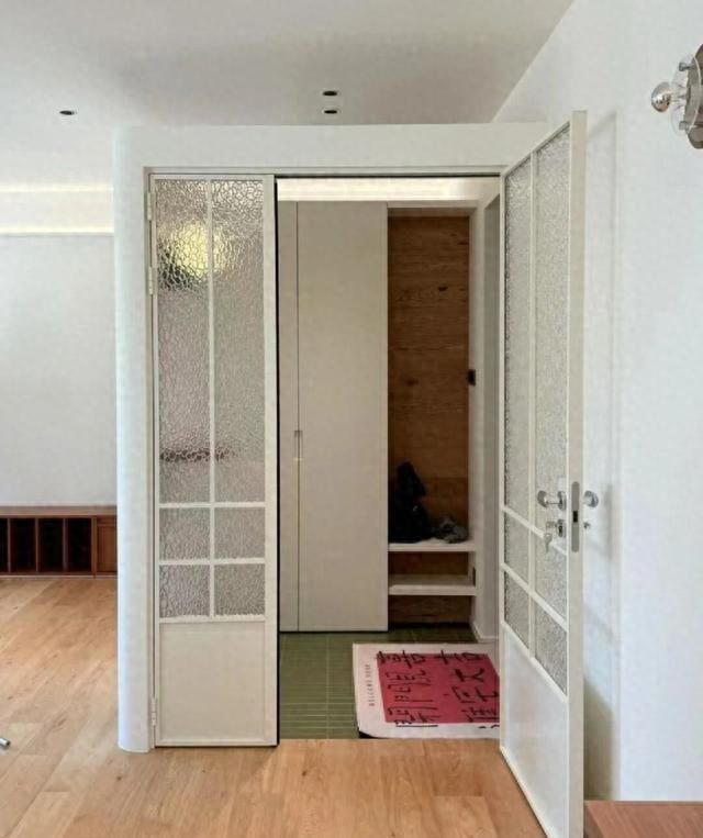 年轻人抛弃传统鞋柜?这些高级设计正流行 鞋柜“正退出”中国家庭?看看年轻人家里的设计,那叫一个高级 - 家居知识