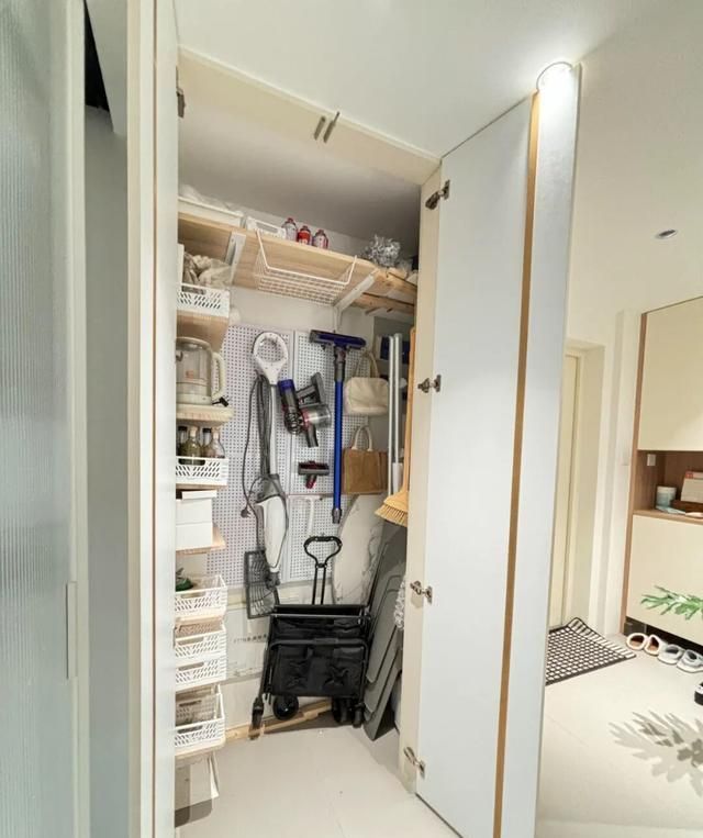 年轻人抛弃传统鞋柜?这些高级设计正流行 鞋柜“正退出”中国家庭?看看年轻人家里的设计,那叫一个高级 - 家居知识