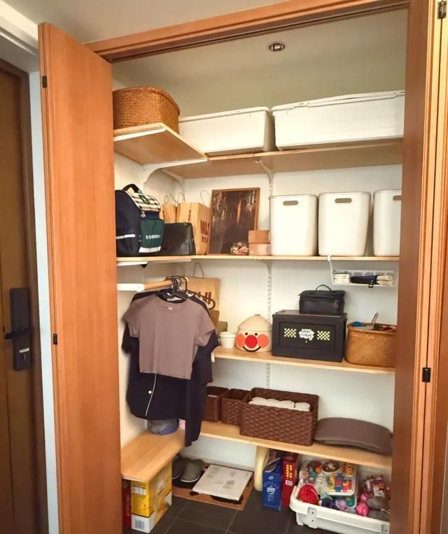 年轻人抛弃传统鞋柜?这些高级设计正流行 鞋柜“正退出”中国家庭?看看年轻人家里的设计,那叫一个高级 - 家居知识