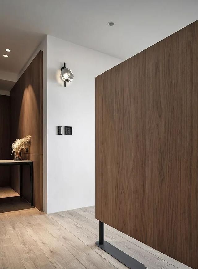 99㎡收纳王者！木质清新风，大书柜 + 玄关柜全安排 - 家居知识