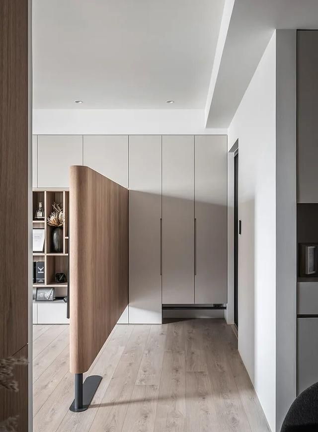 99㎡收纳王者！木质清新风，大书柜 + 玄关柜全安排 - 家居知识