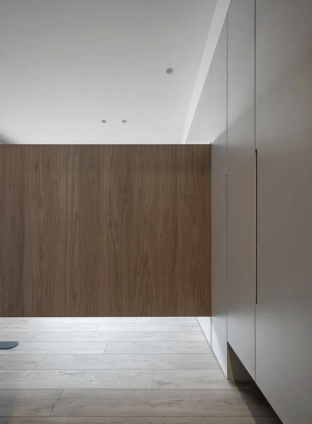 99㎡收纳王者！木质清新风，大书柜 + 玄关柜全安排 - 家居知识