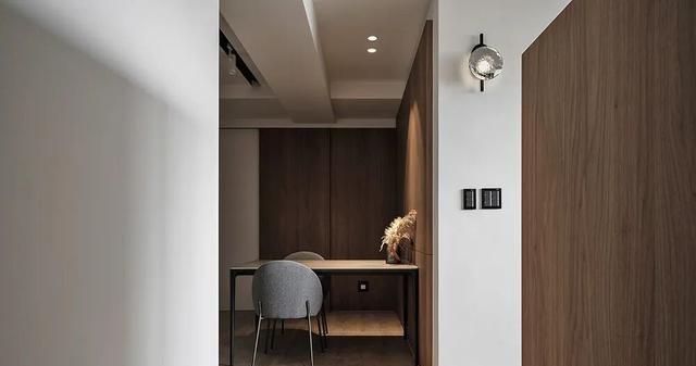 99㎡收纳王者！木质清新风，大书柜 + 玄关柜全安排 - 家居知识