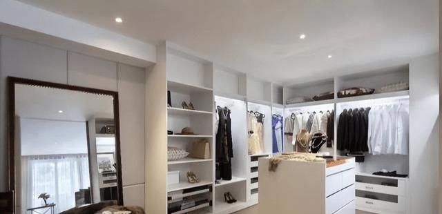 小户型也能拥有衣帽间?4款设计让空间不再受限! 难道只有大户型才能拥有衣帽间?4款衣帽间设计连小房子都适用! - 家居知识