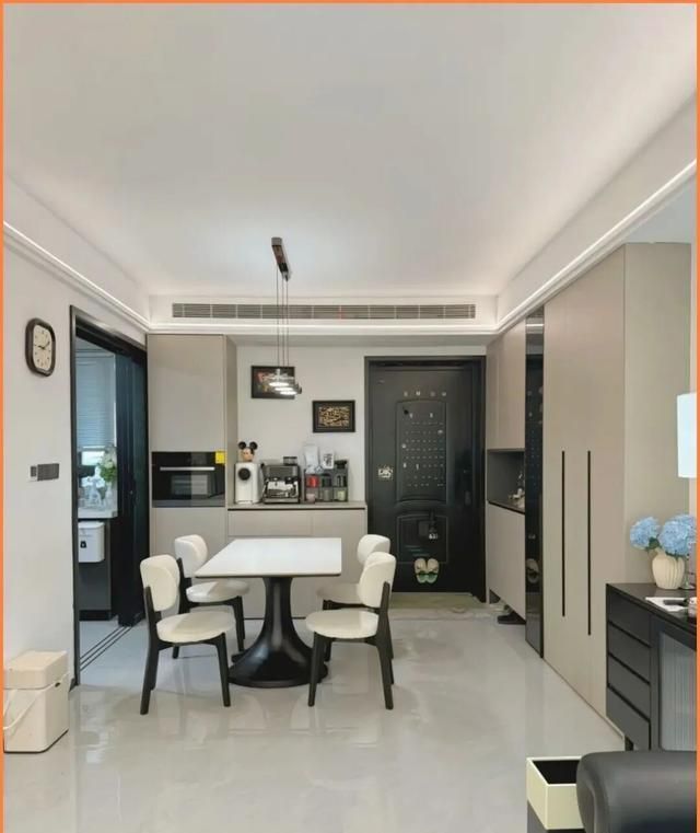 简约至美,这对夫妻的家因极致简约拒绝过度装修而走红 这对夫妻的家火了,拒绝过度装修,把简约做到极致,太有品位了! - 家居知识