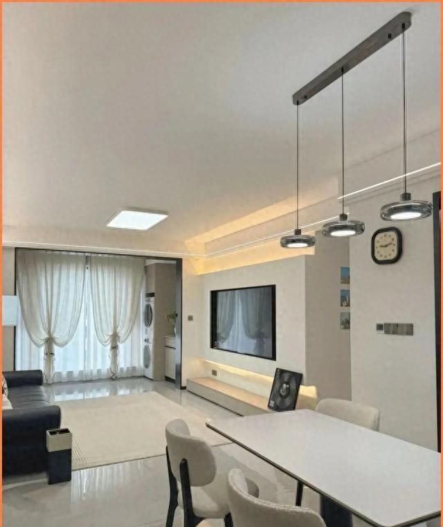 简约至美,这对夫妻的家因极致简约拒绝过度装修而走红 这对夫妻的家火了,拒绝过度装修,把简约做到极致,太有品位了! - 家居知识