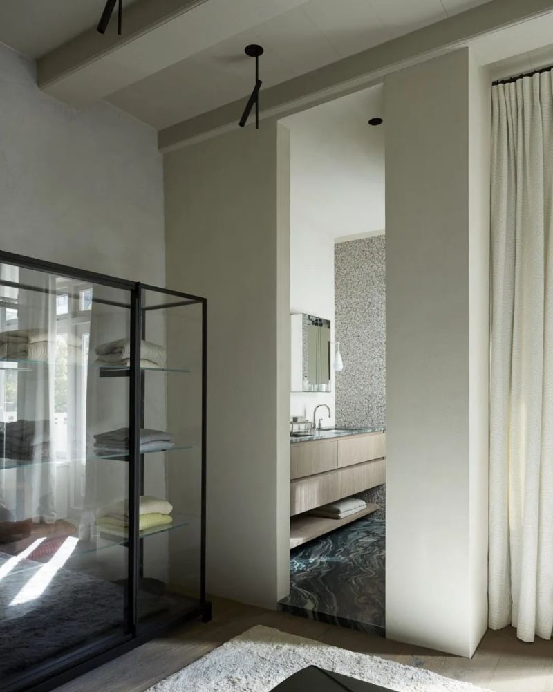 微水泥在欧洲别墅的案例：北欧风邂逅侘寂，优雅于极简冷淡中绽放 - 家居知识