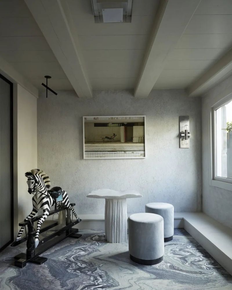 微水泥在欧洲别墅的案例：北欧风邂逅侘寂，优雅于极简冷淡中绽放 - 家居知识