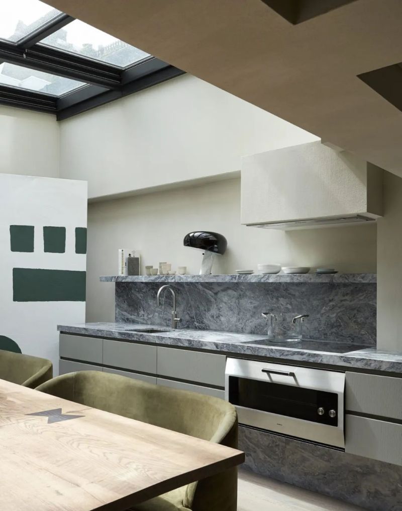 微水泥在欧洲别墅的案例：北欧风邂逅侘寂，优雅于极简冷淡中绽放 - 家居知识