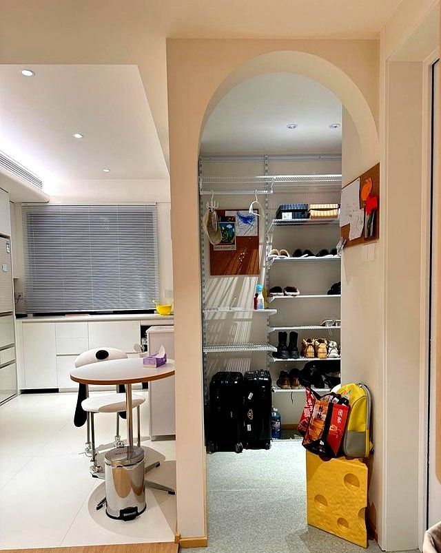 买房后必看!网友家鞋柜设计太惊艳,美观实用两不误 等我买房了,学网友家这样做鞋柜,美观又实用,太惊艳了! - 家居知识