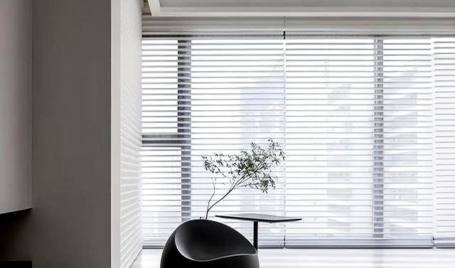 第二次装修坚持满墙电视柜,入住后全家赞不绝口 第二次装修,她坚持客厅定制“满墙电视柜”,入住后被全家夸明智 - 家居知识